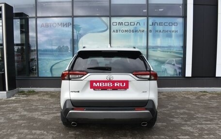 Toyota RAV4, 2020 год, 3 250 000 рублей, 5 фотография