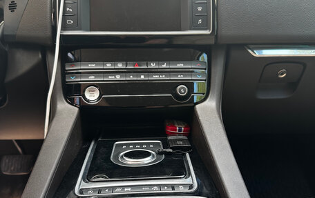 Jaguar F-Pace, 2017 год, 2 450 000 рублей, 18 фотография