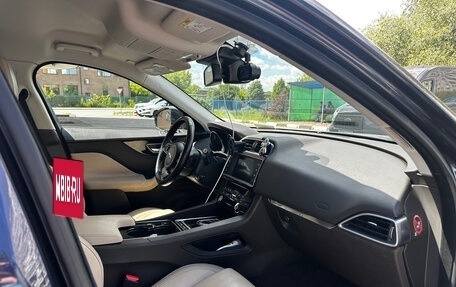 Jaguar F-Pace, 2017 год, 2 450 000 рублей, 13 фотография