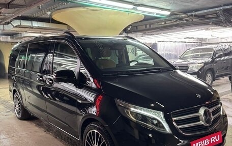 Mercedes-Benz V-Класс, 2017 год, 6 500 000 рублей, 4 фотография