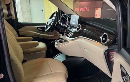 Mercedes-Benz V-Класс, 2017 год, 6 500 000 рублей, 19 фотография
