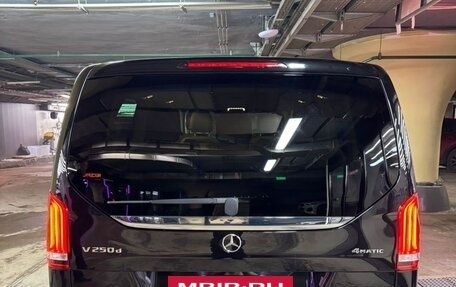 Mercedes-Benz V-Класс, 2017 год, 6 500 000 рублей, 3 фотография