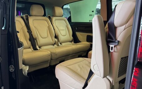 Mercedes-Benz V-Класс, 2017 год, 6 500 000 рублей, 23 фотография