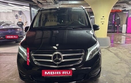 Mercedes-Benz V-Класс, 2017 год, 6 500 000 рублей, 2 фотография