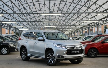 Mitsubishi Pajero Sport III рестайлинг, 2017 год, 3 250 000 рублей, 7 фотография