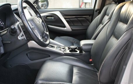 Mitsubishi Pajero Sport III рестайлинг, 2017 год, 3 250 000 рублей, 15 фотография