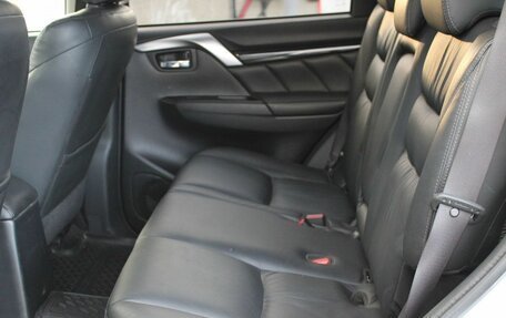 Mitsubishi Pajero Sport III рестайлинг, 2017 год, 3 250 000 рублей, 17 фотография