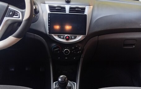 Hyundai Solaris II рестайлинг, 2012 год, 720 000 рублей, 8 фотография