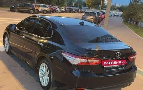 Toyota Camry, 2018 год, 2 300 000 рублей, 4 фотография