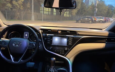 Toyota Camry, 2018 год, 2 300 000 рублей, 10 фотография