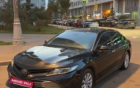 Toyota Camry, 2018 год, 2 300 000 рублей, 3 фотография