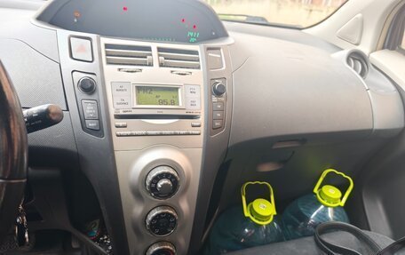 Toyota Yaris III рестайлинг, 2008 год, 345 000 рублей, 7 фотография