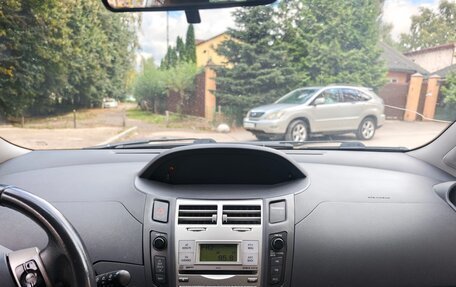 Toyota Yaris III рестайлинг, 2008 год, 345 000 рублей, 6 фотография