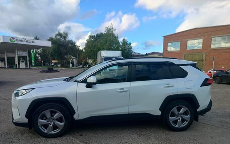 Toyota RAV4, 2021 год, 3 300 000 рублей, 2 фотография