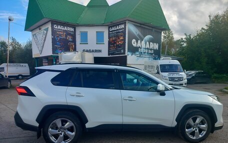 Toyota RAV4, 2021 год, 3 300 000 рублей, 4 фотография