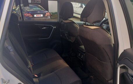 Toyota RAV4, 2021 год, 3 300 000 рублей, 6 фотография