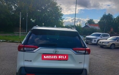 Toyota RAV4, 2021 год, 3 300 000 рублей, 3 фотография