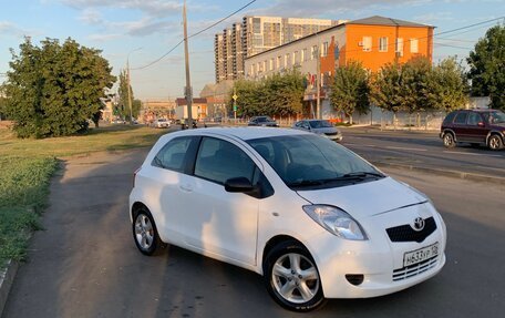 Toyota Yaris III рестайлинг, 2007 год, 350 000 рублей, 2 фотография