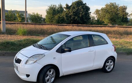 Toyota Yaris III рестайлинг, 2007 год, 350 000 рублей, 3 фотография