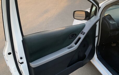 Toyota Yaris III рестайлинг, 2007 год, 350 000 рублей, 10 фотография