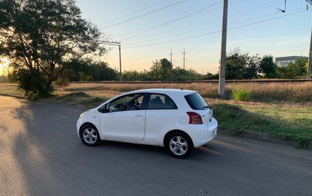 Toyota Yaris III рестайлинг, 2007 год, 350 000 рублей, 6 фотография