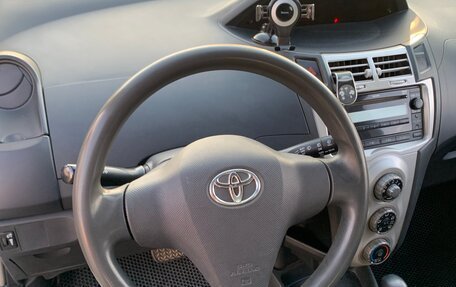 Toyota Yaris III рестайлинг, 2007 год, 350 000 рублей, 12 фотография