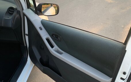 Toyota Yaris III рестайлинг, 2007 год, 350 000 рублей, 17 фотография