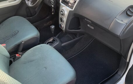 Toyota Yaris III рестайлинг, 2007 год, 350 000 рублей, 15 фотография
