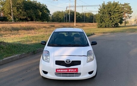 Toyota Yaris III рестайлинг, 2007 год, 350 000 рублей, 9 фотография