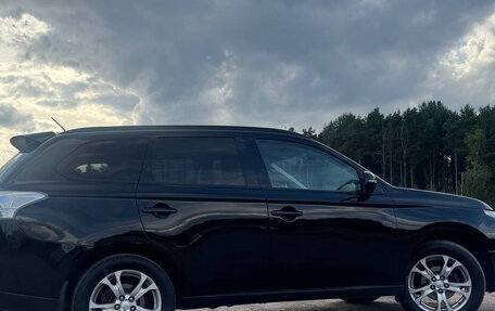 Mitsubishi Outlander III рестайлинг 3, 2014 год, 1 420 000 рублей, 1 фотография
