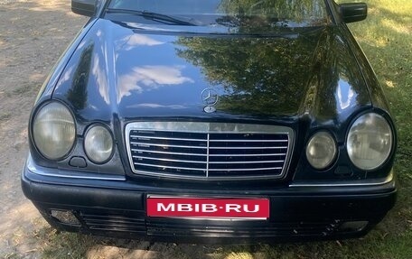 Mercedes-Benz E-Класс, 1996 год, 300 000 рублей, 1 фотография