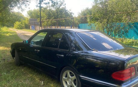 Mercedes-Benz E-Класс, 1996 год, 300 000 рублей, 3 фотография