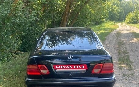 Mercedes-Benz E-Класс, 1996 год, 300 000 рублей, 2 фотография