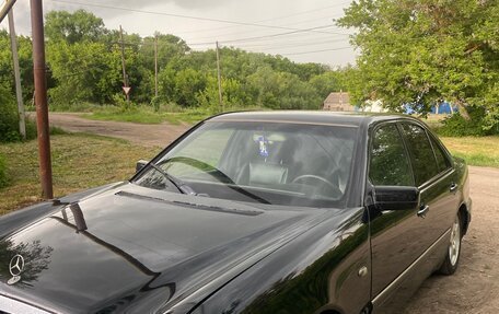 Mercedes-Benz E-Класс, 1996 год, 300 000 рублей, 8 фотография