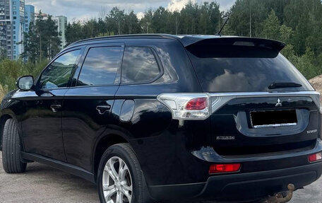 Mitsubishi Outlander III рестайлинг 3, 2014 год, 1 420 000 рублей, 9 фотография