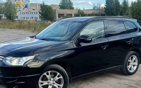 Mitsubishi Outlander III рестайлинг 3, 2014 год, 1 420 000 рублей, 5 фотография
