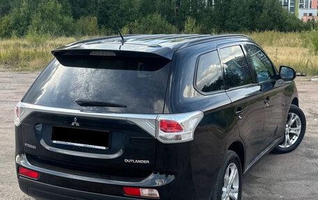 Mitsubishi Outlander III рестайлинг 3, 2014 год, 1 420 000 рублей, 12 фотография