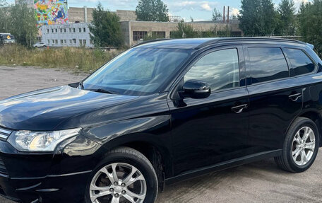 Mitsubishi Outlander III рестайлинг 3, 2014 год, 1 420 000 рублей, 4 фотография