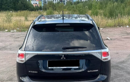 Mitsubishi Outlander III рестайлинг 3, 2014 год, 1 420 000 рублей, 11 фотография