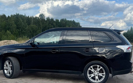 Mitsubishi Outlander III рестайлинг 3, 2014 год, 1 420 000 рублей, 7 фотография