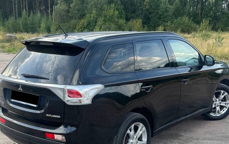 Mitsubishi Outlander III рестайлинг 3, 2014 год, 1 420 000 рублей, 13 фотография