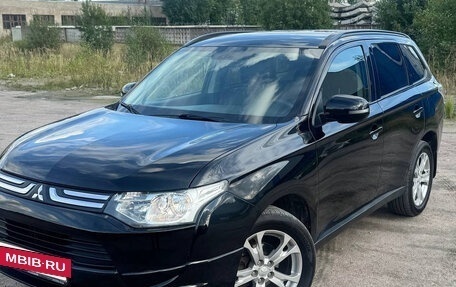 Mitsubishi Outlander III рестайлинг 3, 2014 год, 1 420 000 рублей, 2 фотография