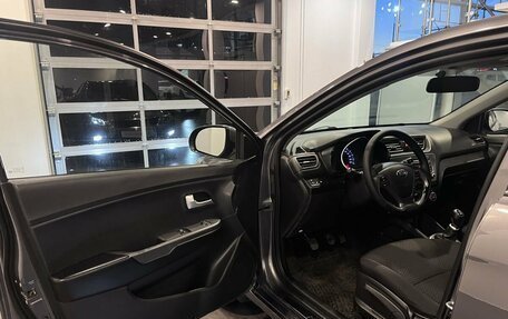 KIA Rio III рестайлинг, 2017 год, 1 000 000 рублей, 18 фотография
