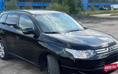 Mitsubishi Outlander III рестайлинг 3, 2014 год, 1 420 000 рублей, 16 фотография