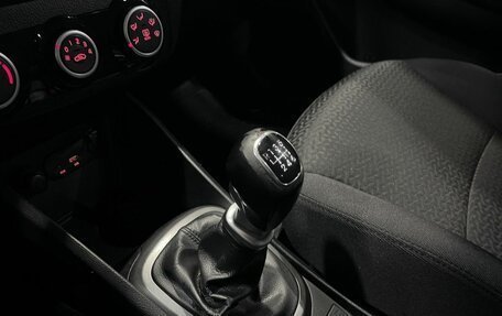 KIA Rio III рестайлинг, 2017 год, 1 000 000 рублей, 28 фотография
