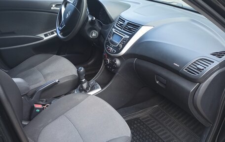 Hyundai Solaris II рестайлинг, 2013 год, 840 000 рублей, 17 фотография