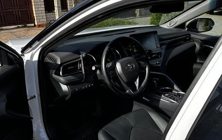 Toyota Camry, 2022 год, 3 950 000 рублей, 9 фотография