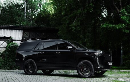 Cadillac Escalade V, 2023 год, 13 400 000 рублей, 3 фотография