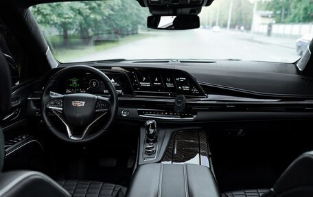 Cadillac Escalade V, 2023 год, 13 400 000 рублей, 18 фотография