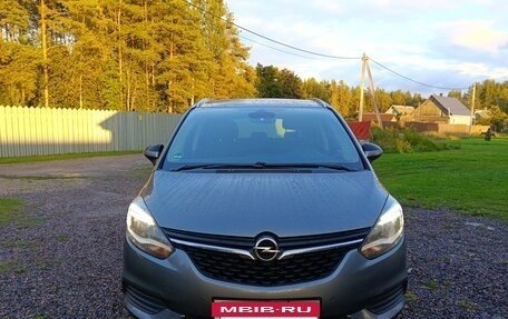 Opel Zafira C рестайлинг, 2017 год, 1 370 000 рублей, 2 фотография